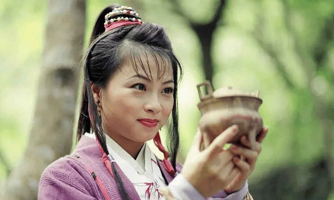 刘玉翠|55岁港星刘玉翠在广州街头热舞,不顾形象露肚皮,周围人来人往