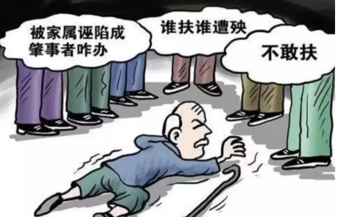 山东,66岁的于大爷骑车经过一个路口时连人带车摔倒在地