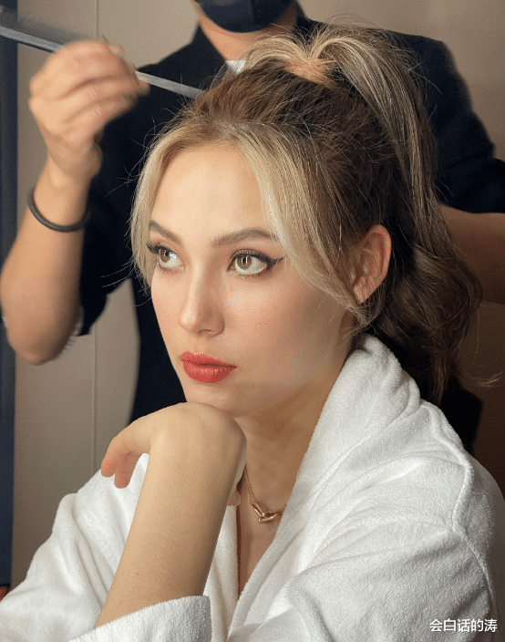 谷爱凌|谷爱凌晒自拍大秀好身材，知情人曝赴美原因，网友：错怪她了