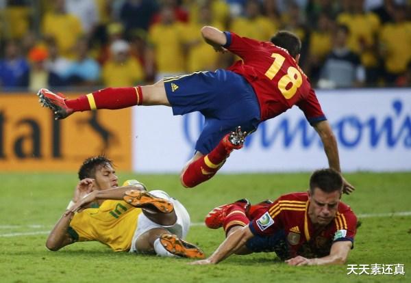 西班牙隊(duì)|西班牙08到12年三奪大賽冠軍建立王朝，那么他們由盛轉(zhuǎn)衰的標(biāo)志是哪場比賽