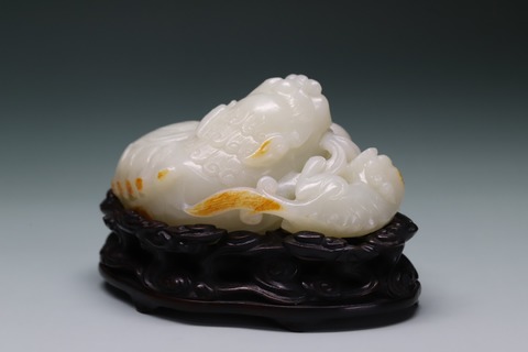 和田玉籽料|舊藏和田玉籽料“枣红皮 狮子舞绣球”