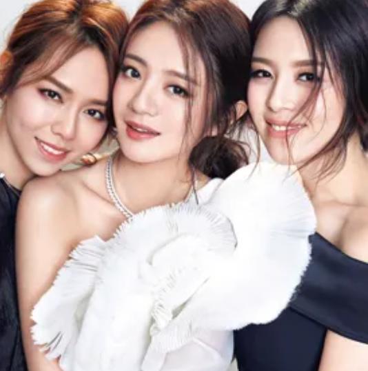 安以轩|陈荣炼被捕10个月后，安以轩近况曝光，闺蜜称“不简单”