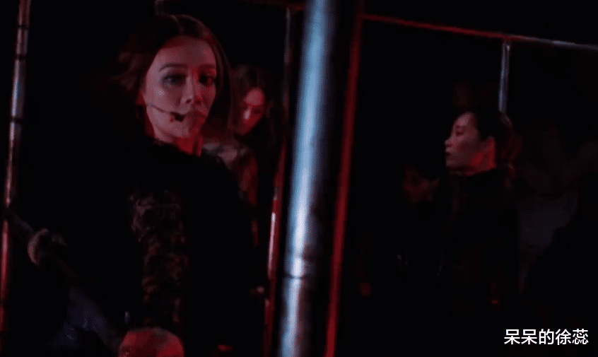 姐姐|《乘风破浪》二公上线，观众评价“刀刀见血”，美女穿丑衣？