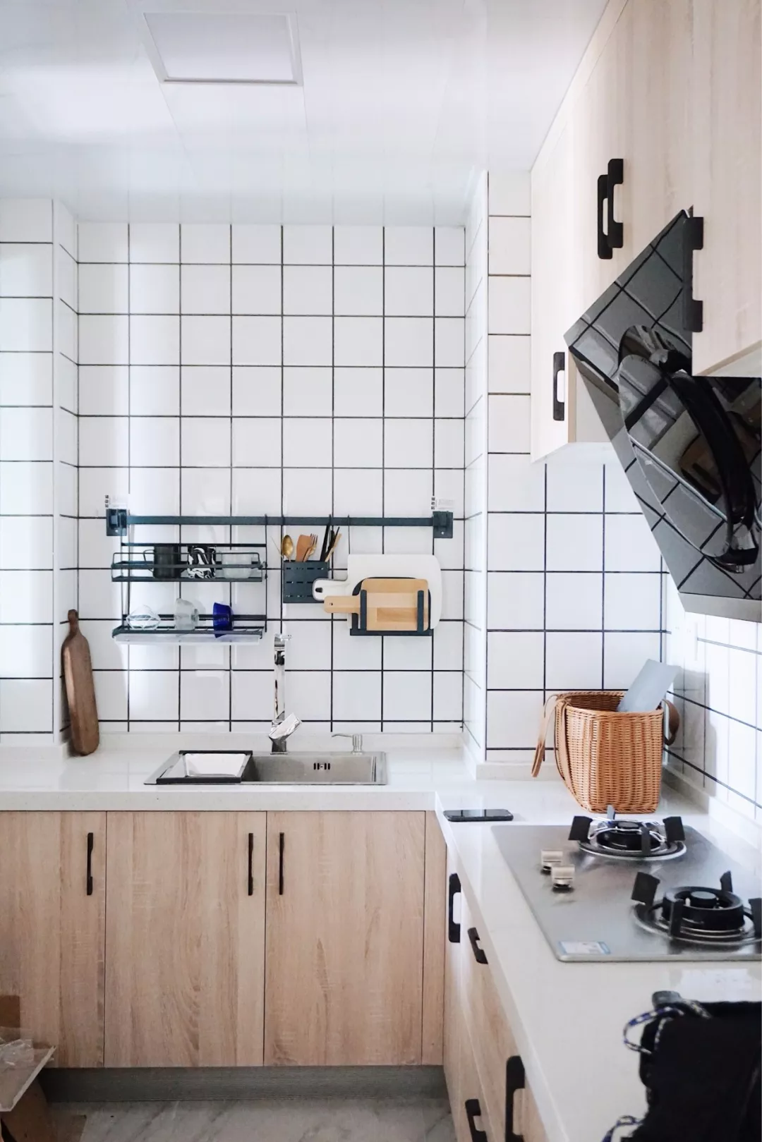 再小的厨房,装上收纳挂架,都会方便不少!