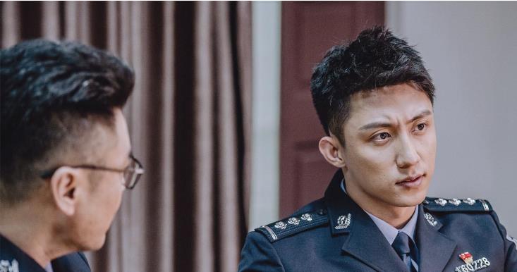 抖音|娱乐圈的10位演员:黄磊演戏被嘲像厨子,赵雅芝摇头晃脑