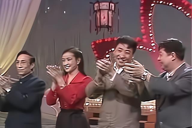 姜昆|都说姜昆水平不行，知道他在第一届春晚多牛吗？表演节目还当主持