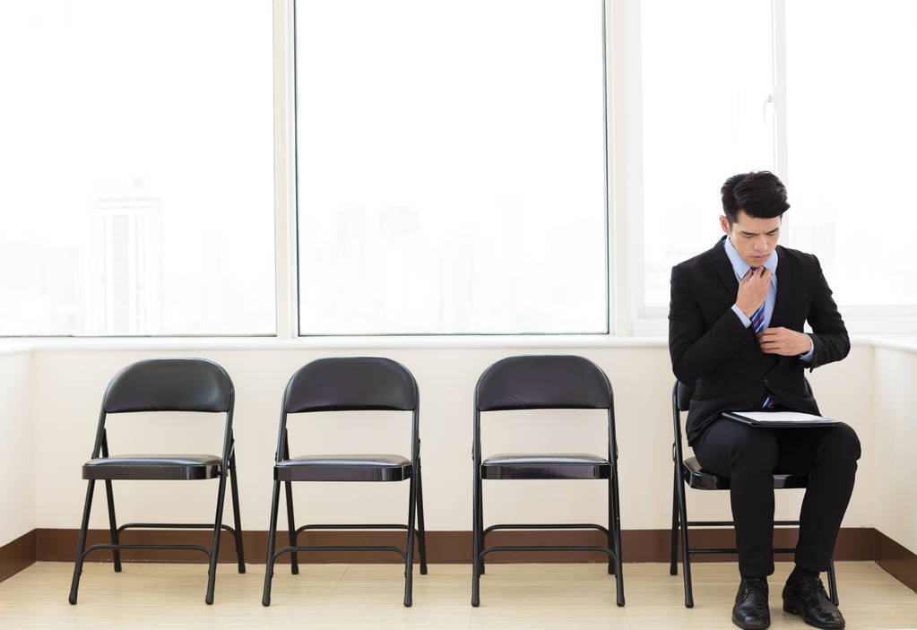 |自己找工作是牛人!通过别人找工作就不行?难怪你只能是个员工