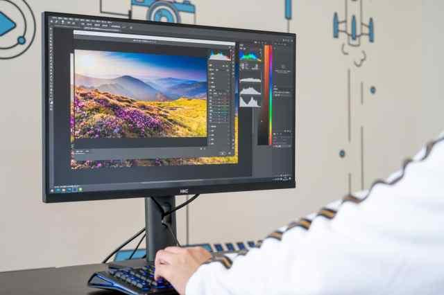 投影仪|站在审美金字塔顶的设计师们，应该怎么选择显示器？