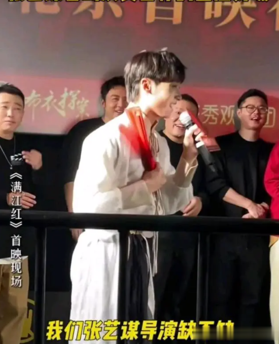 岳云鹏|3次失误还能6登春晚,主持4次笑场也受欢迎,为何大家都爱岳云鹏