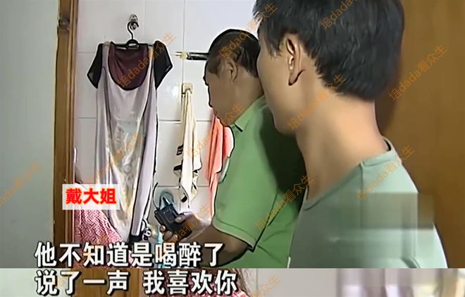 小伙穿短裤给大妈疏通水管,结果事情闹大了