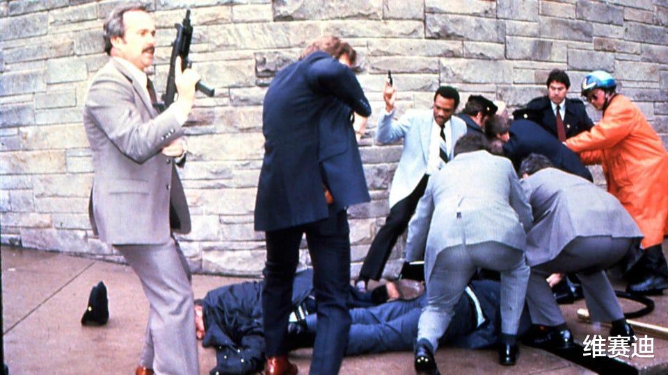 电影|为了吸引偶像的注意,粉丝跑去刺杀总统,这可不是电影