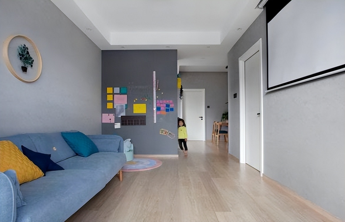 她家128平米，进门就被玄关吸引，全屋打造柜子，最喜欢儿童房