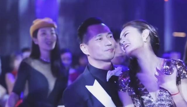 安以轩|安以轩的豪门婚礼：奢华大气！称吃螃蟹爱敲眼睛，4年后豪门梦碎