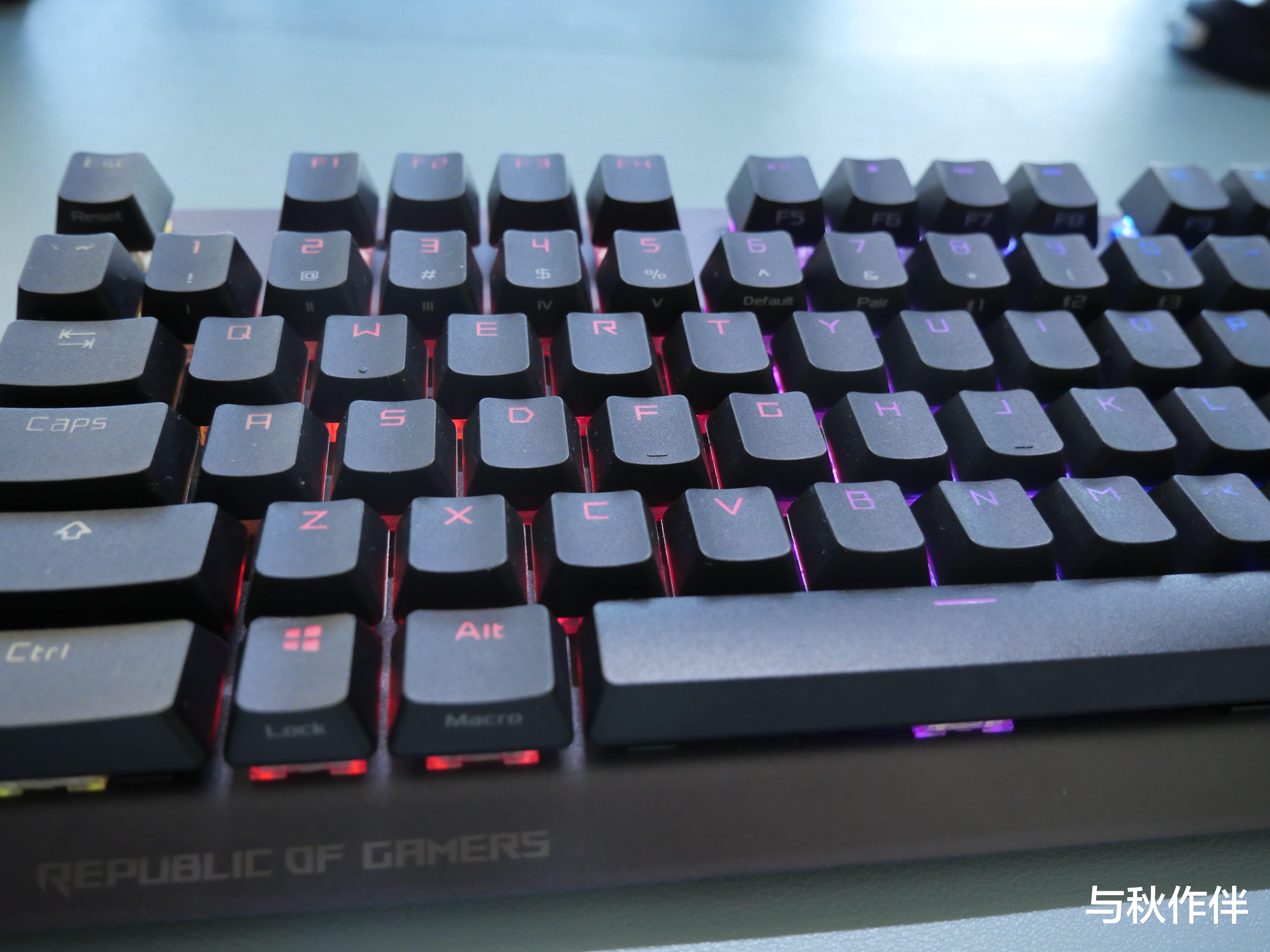 机械键盘|颜值与实力并存,ROG游侠NX PBT版三模机械键盘山楂红轴使用体验