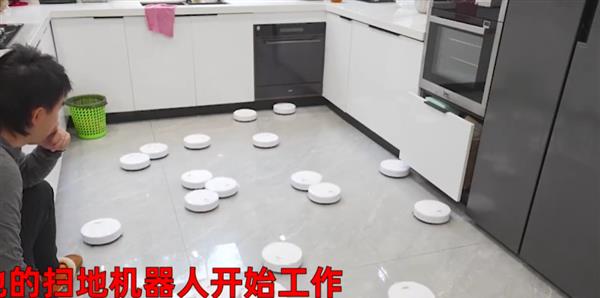 男子一口气买了20个每个26元的机器人,网友感叹像是个玩具
