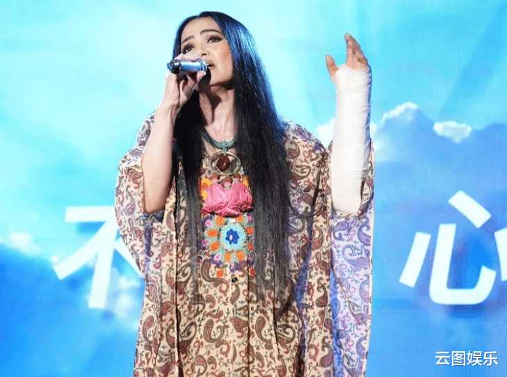 潘越云|64岁知名歌手潘越云出意外！左手变形严重骨折，半个月仍没痊愈