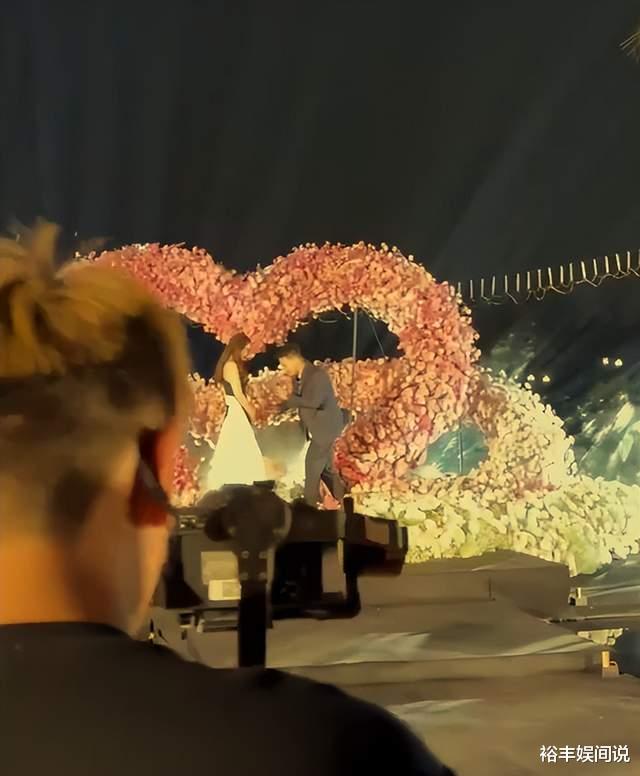 张大奕|网曝张大奕被求婚成功！现场画面唯美且浪漫，男友疑似为富二代