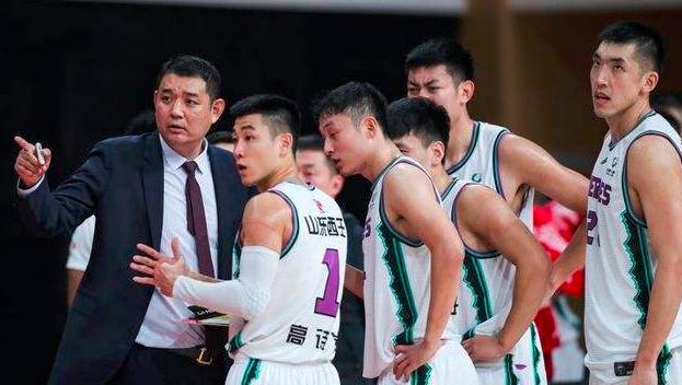 高詩(shī)巖|徐長(zhǎng)鎖一語(yǔ)惹眾怒，高詩(shī)巖用行動(dòng)表達(dá)不滿，男籃國(guó)手也看不下去了