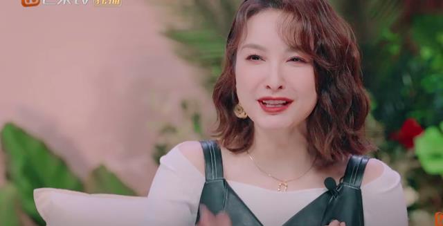 吴昕|吴昕颜值下滑迅速，脸部胖肿嘴巴变大，对快本解散释怀