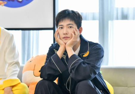 杨洋|杨洋新作品被曝这个月开机，女主气质很像刘亦菲
