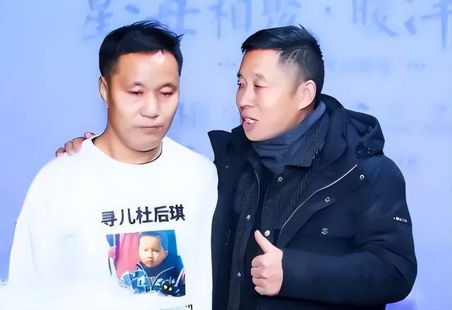 孙卓|幸福感满满!孙卓回老家四丫头晒卓卓打牌画面,辉辉小眼神太抢镜