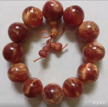 琥珀|这不是我们小时候点火用的吗?现在怎么被车成了手串还那么漂亮!