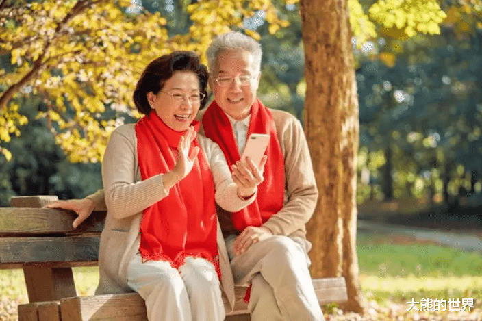 进入深秋,中老年人要牢记“4多吃2少吃”,驱寒降燥,秋冬少生病