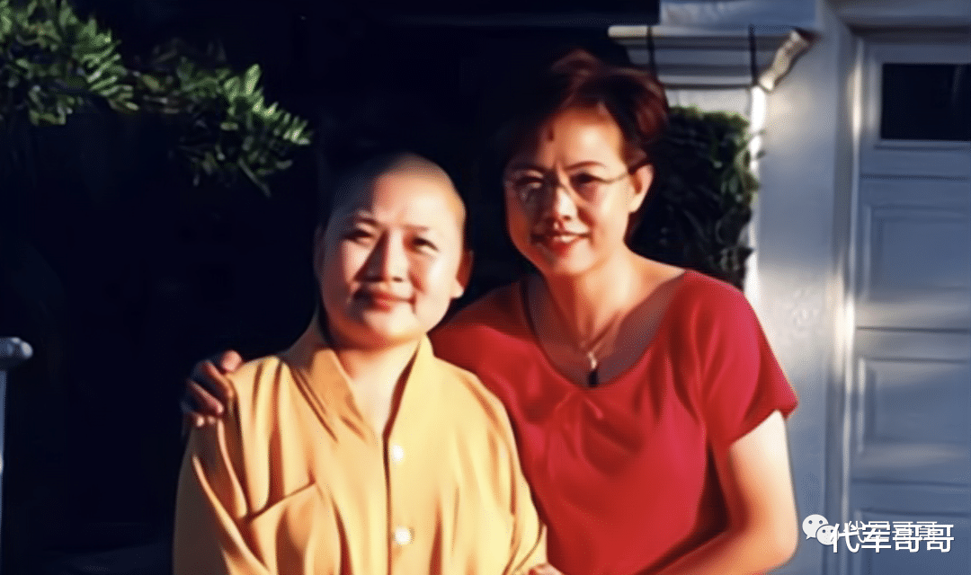 李娜|歌手李娜:不顾母亲流泪劝阻,34岁削发为尼,如今怎样了?
