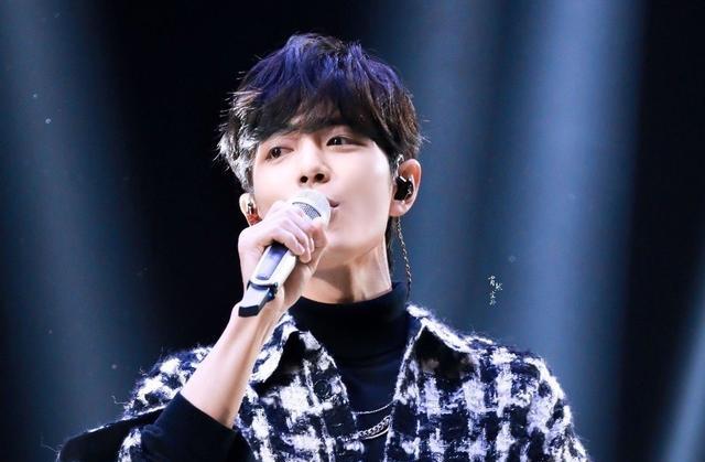 肖战|“鹅厂”发肖战7张海边写真，评价很具有少年感，粉丝争相认领