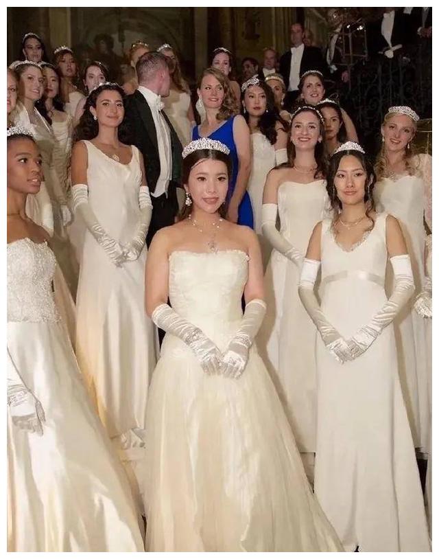 余晚晚|余晚晚:LV太子帮提裙摆,豪宅7小时逛不完,刘嘉玲心甘情愿让C位