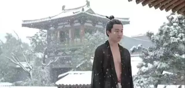 黄轩|陈凯歌对黄轩说:你只要穿着单衣,在雪地里站45分钟,就额外给你20万!