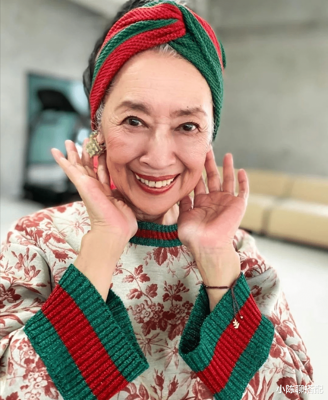 穿衣搭配 时髦与年龄无关,这位70岁的日本奶奶满脸皱纹,状态胜过同龄人