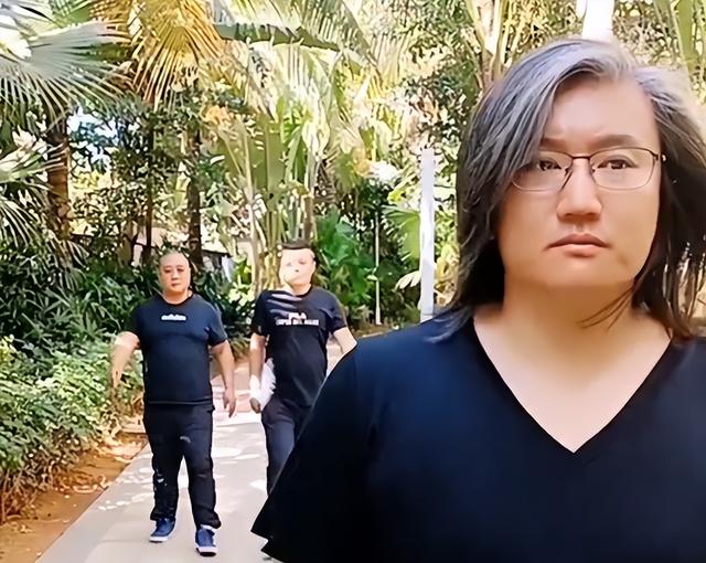 血色浪漫|《血色浪漫》杀手宁伟:42岁胖60斤头发花白,吃路边摊3年无戏拍