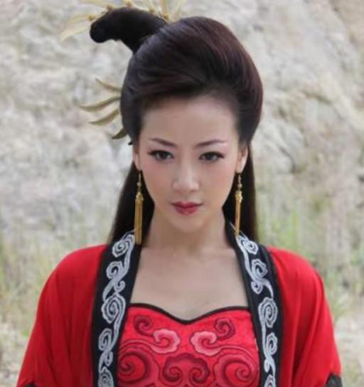 陈紫函|陈紫函过47岁生日，穿泡泡纱小裙子，网友：竟然比老公大9岁