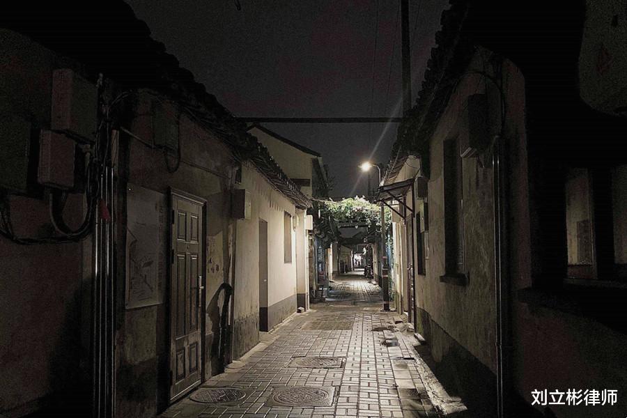 案例:空姐深夜下班被跟踪侵犯,只因在机场里一句玩笑