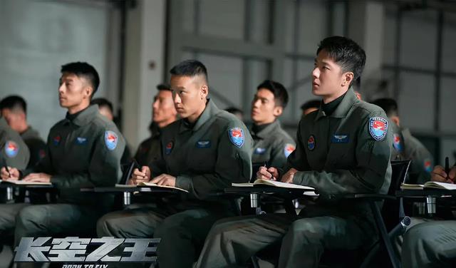 杨紫|《长空之王》预售领先,但品质存疑?《万里归途》提前点映拼口碑