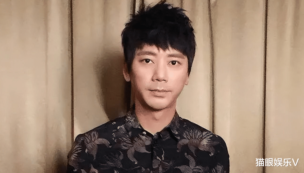 明星|台湾摇滚歌手信内地考驾照！骑三轮摩托动作熟练，打扮低调似路人