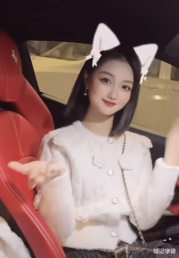 买超|官宣了？买超邵晴外出吃饭被偶遇，女方带钻戒和网友打招呼不避嫌