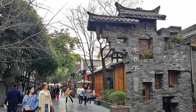 新疆维吾尔自治区|一座“慵懒”的城市,打打麻将,品一壶好茶,外国人巴适的不想走