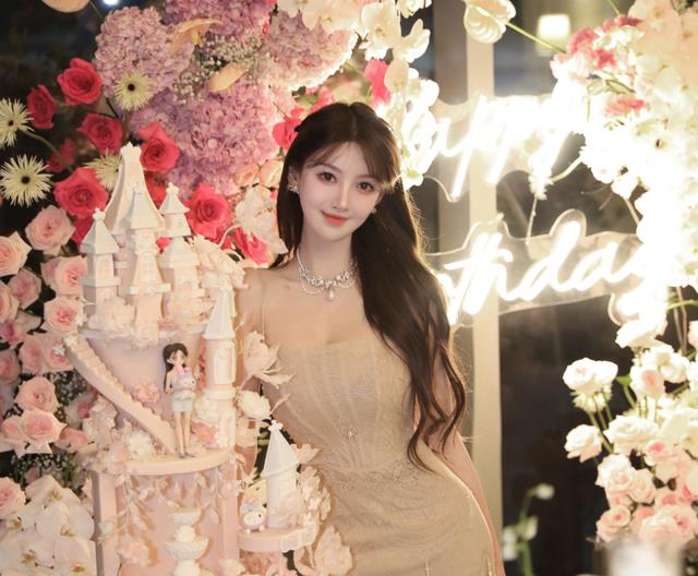 黄晓明|黄晓明为叶珂庆生送表白卡,被曝和别人有娃,叶珂也是离异带俩娃