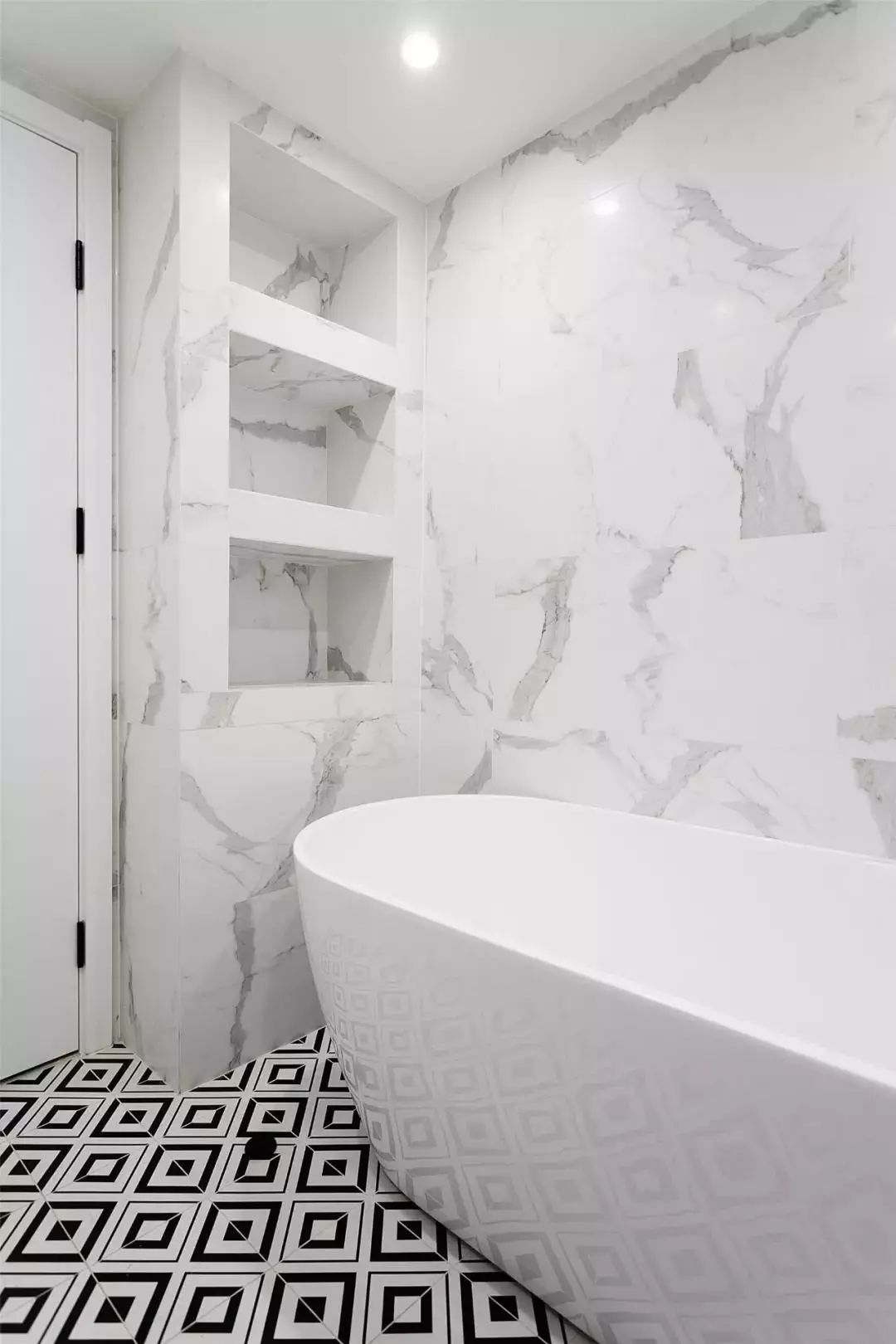 阳台改飘窗柜,63㎡小户型挤出2室2卫生间+衣帽间!