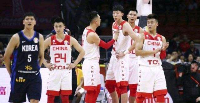 中国男篮|中国男篮内线告急！周琦独挑大梁 两高塔同时退出 小鲨鱼又被忽视