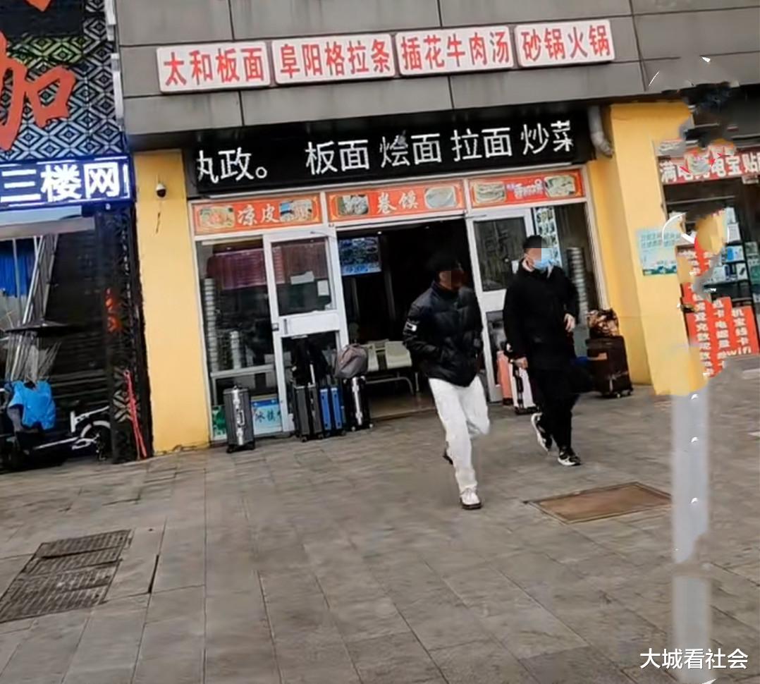 黑店?安徽一女子火车站吃早餐,豆浆加鸡蛋卖7元,吐槽老板太黑