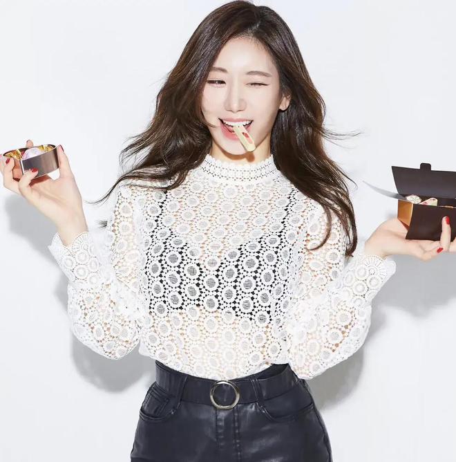 马东锡|51岁马东锡官宣已结婚一年，小17岁老婆颜值超高不输明星