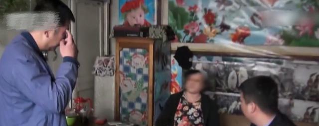 男子假扮杀手抢劫,专挑大妈下手,大妈:一进来就掐我大脖子