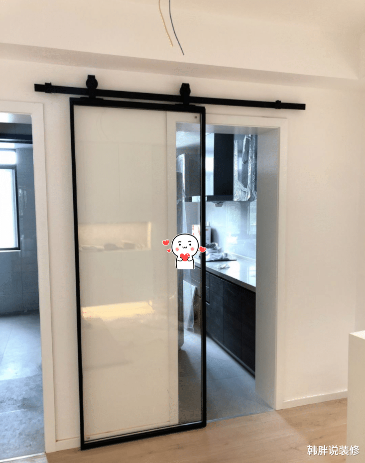 你家还在装地轨推拉门吗?早就out了,现在流行这种,实用又好看