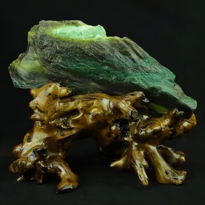 翡翠|“东方翡翠”，文玩界的高级雕料