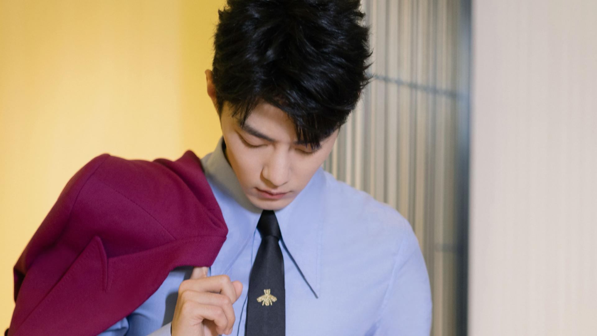 肖战|肖战新采访来袭！称想饰演一个迷人的反派，八个字形容明年愿望