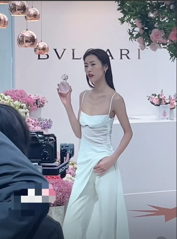 刘雯|正在热恋中的模特刘雯，突然引起了热议