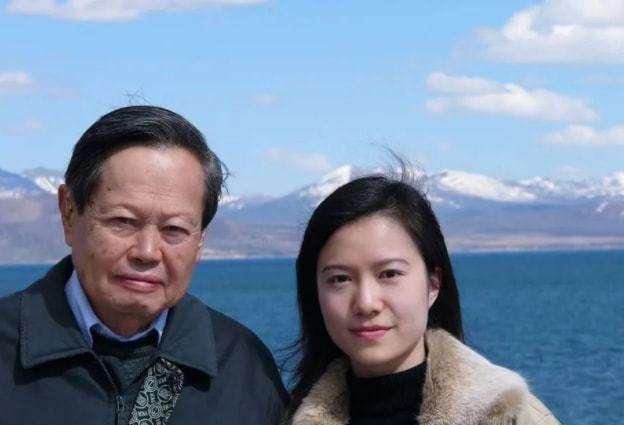 杨振宁|28翁帆岁嫁82岁杨振宁，为了丈夫身体坚持早睡，不要孩子也恩爱！